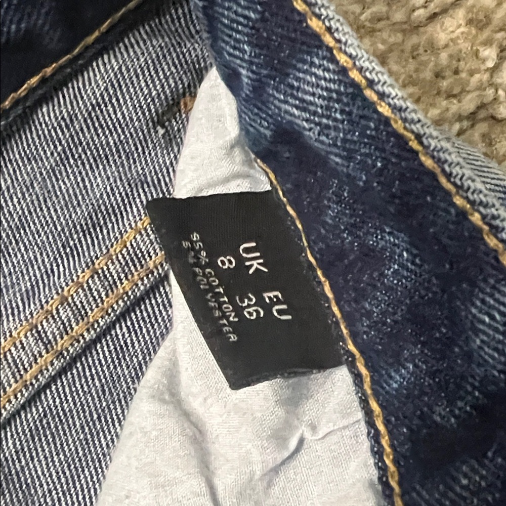 PrettyLittleThing Blue High Rise Jeans - Picture 2 of 4